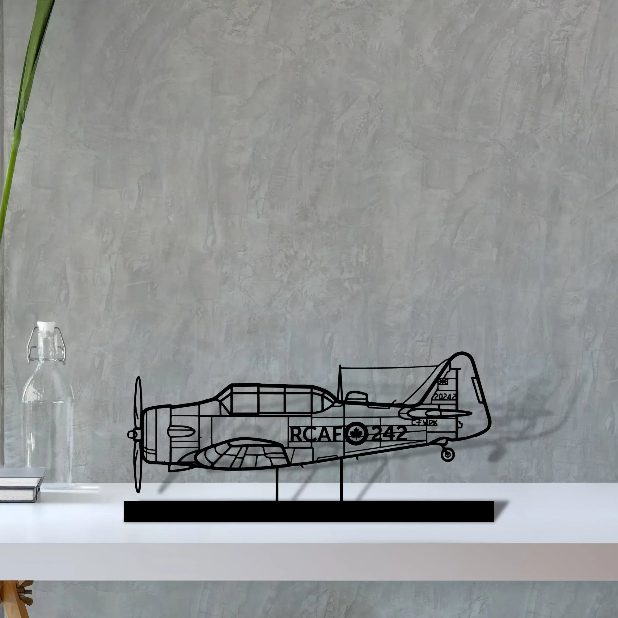 harvard Silhouette Metal Art Stand - Turbo Silhouette