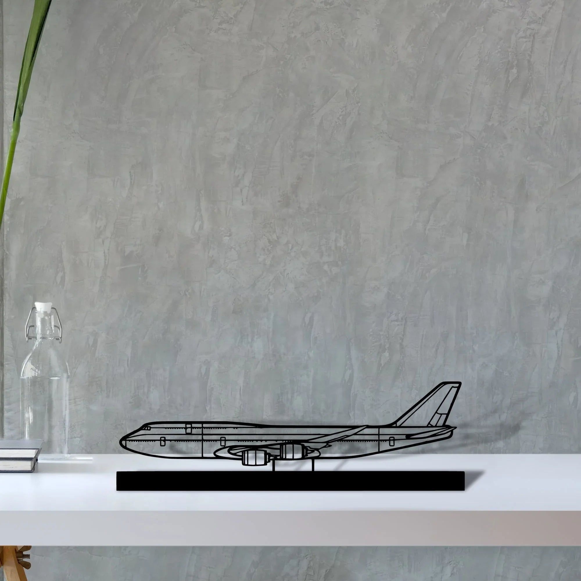 747-8 Silhouette Metal Art Stand - Turbo Silhouette