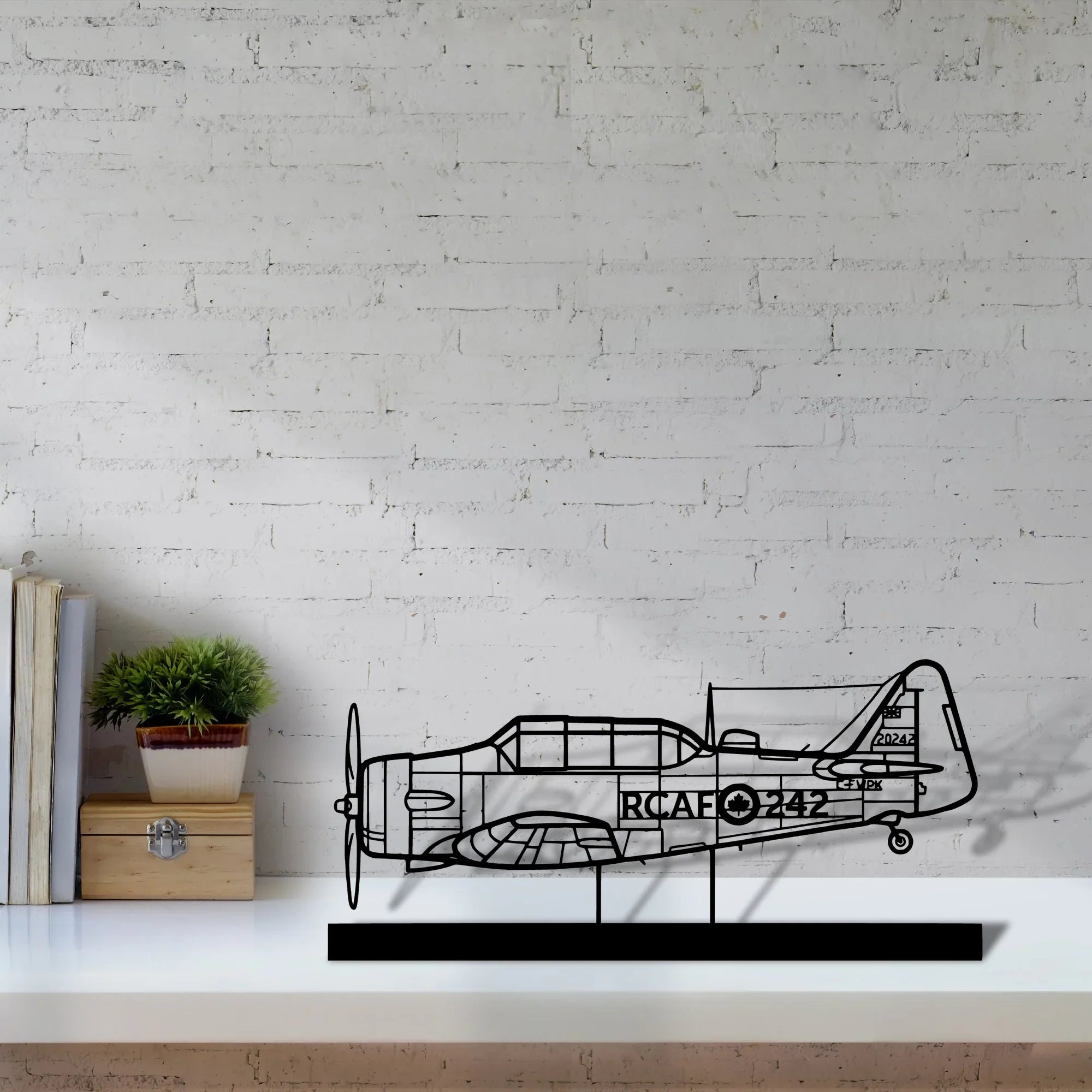 harvard Silhouette Metal Art Stand - Turbo Silhouette