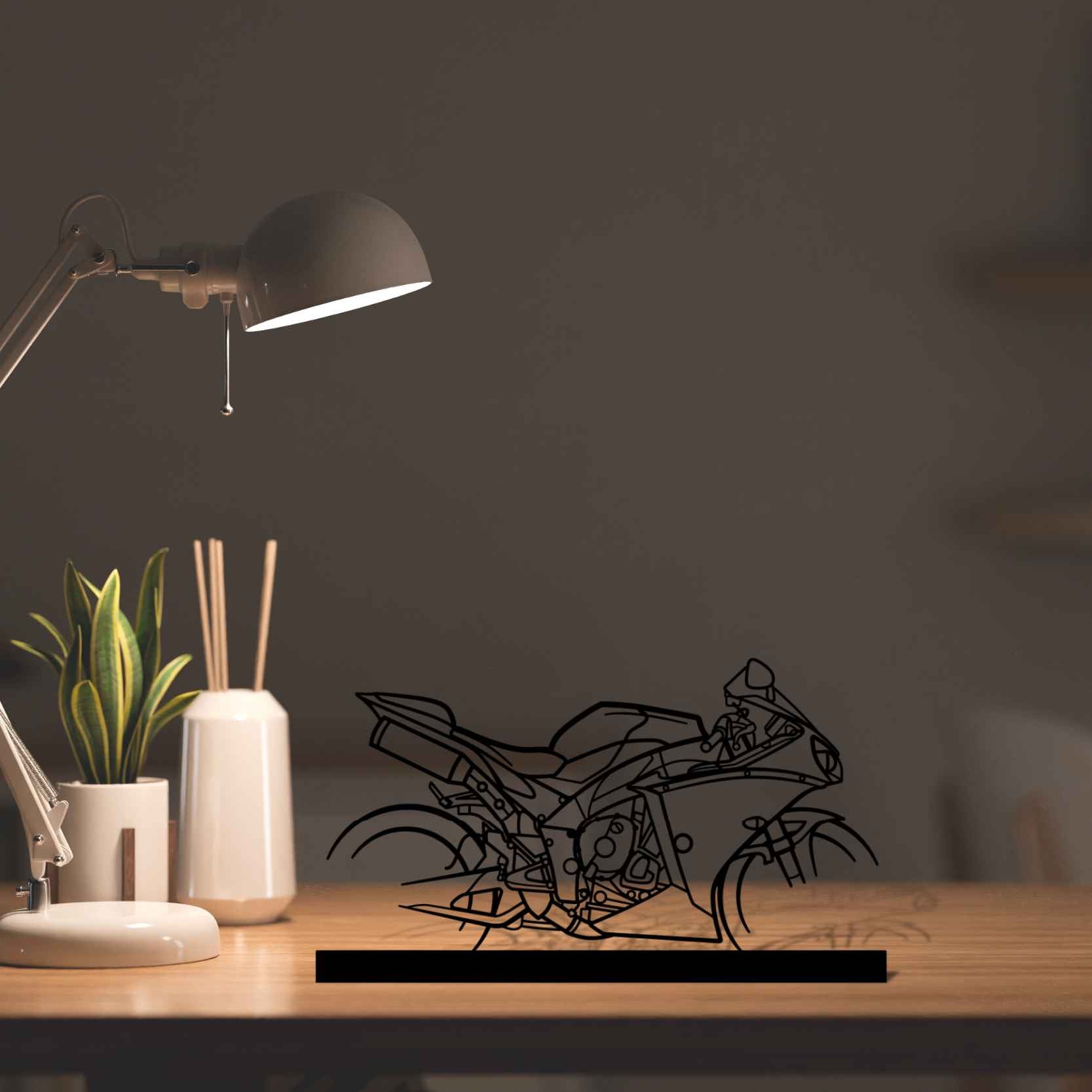 R1 2015 Silhouette Metal Art Stand